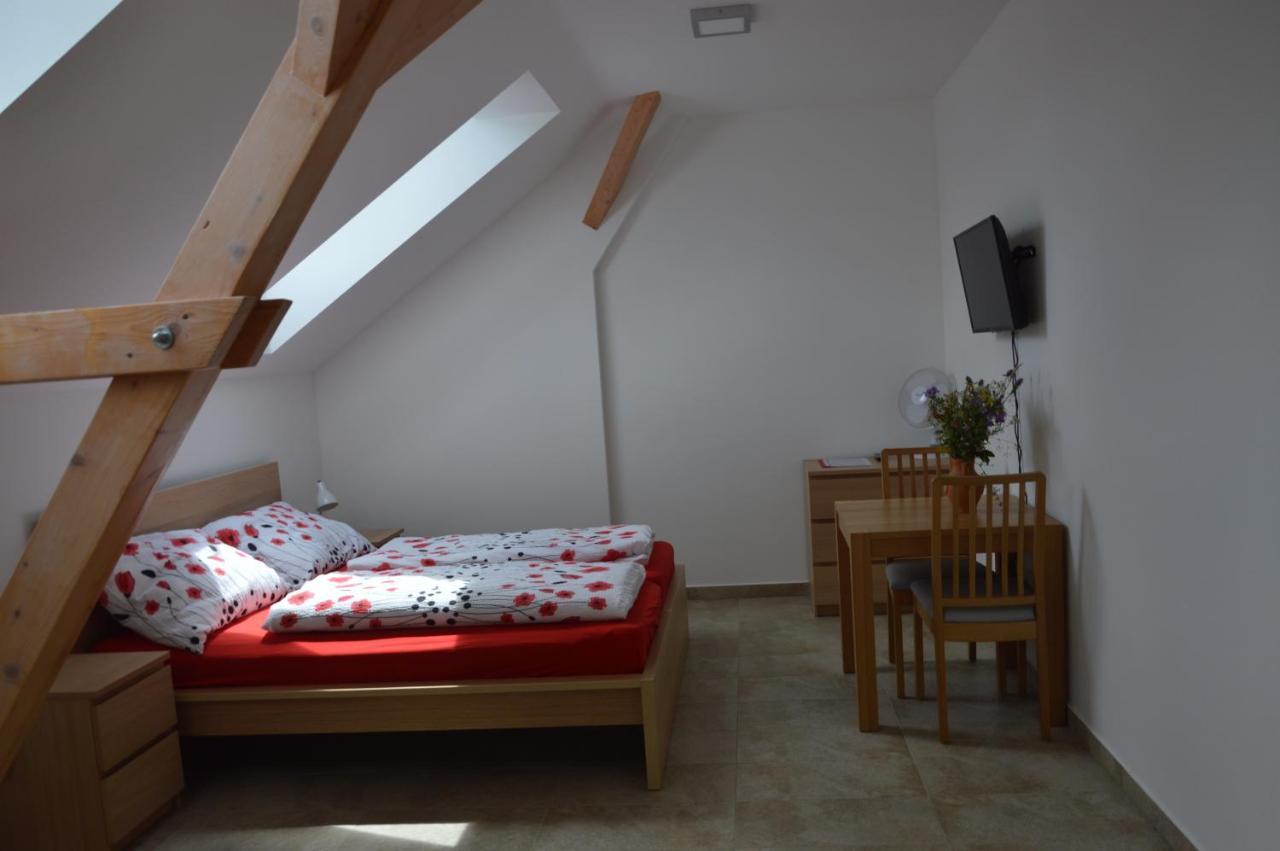 Penzion v rodinném vinařství Kadubcovi Lipov Exterior foto